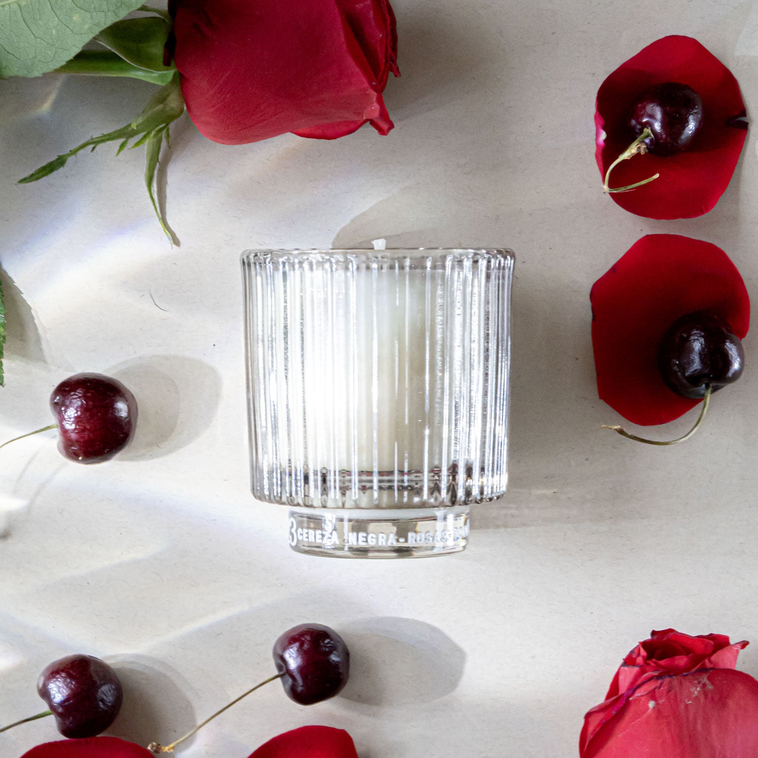 Vela No. 23  CEREZA NEGRA + ROSAS + TONKA (180G)